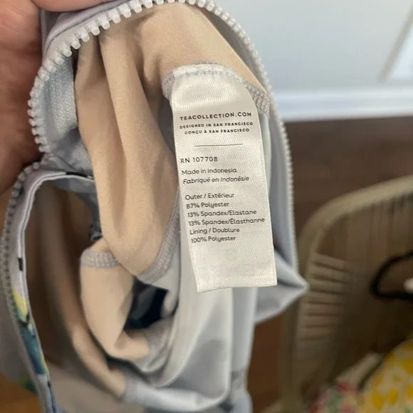 $40 Tea Collection Rashguard 6-9 - Picture 4 of 6